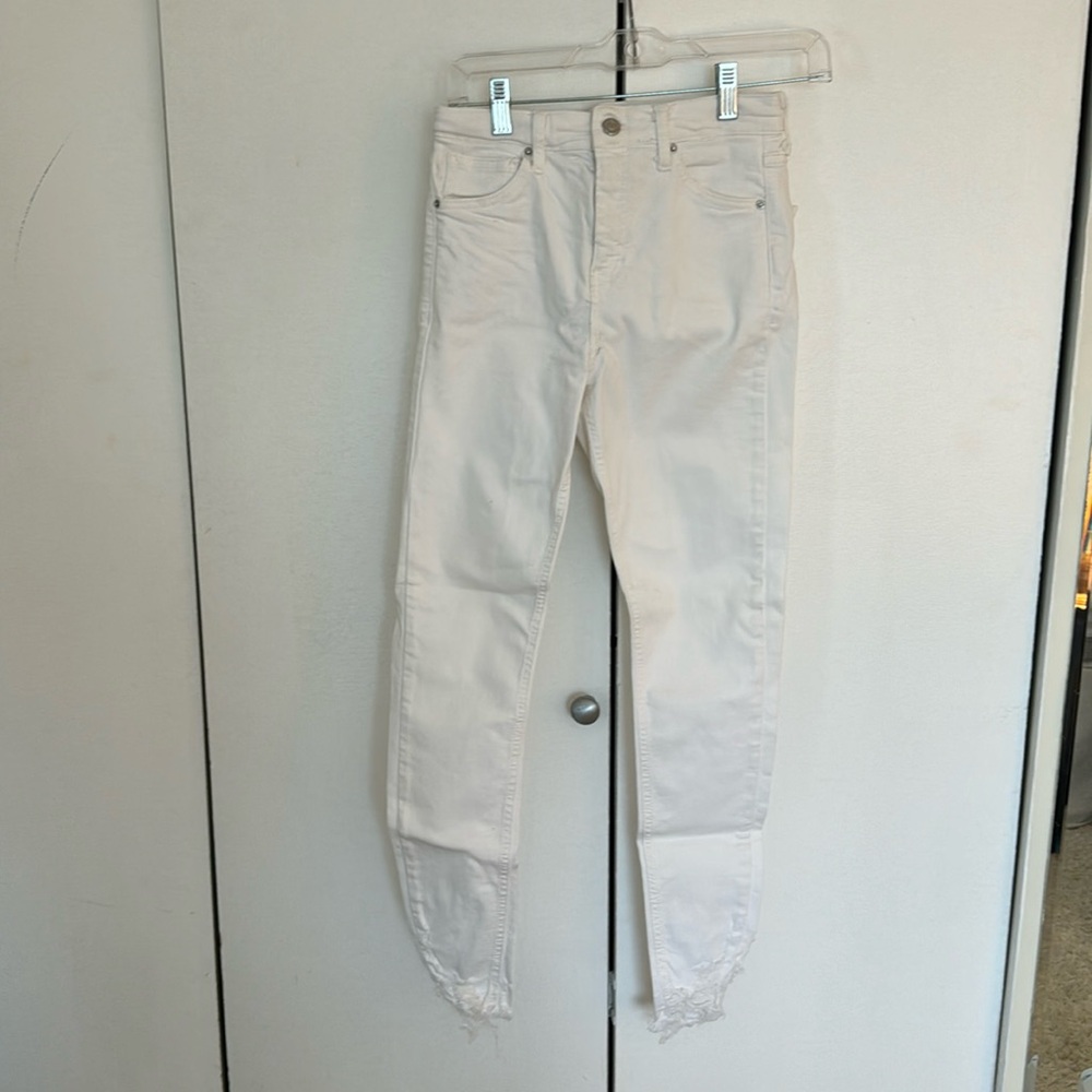 Top shop Jamie white jeans with ripped bottom 28